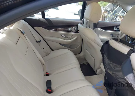 2017 Mercedes-Benz E 300 4Matic z USA, uszkodzony, nr VIN WDDZF4KB2HA126271